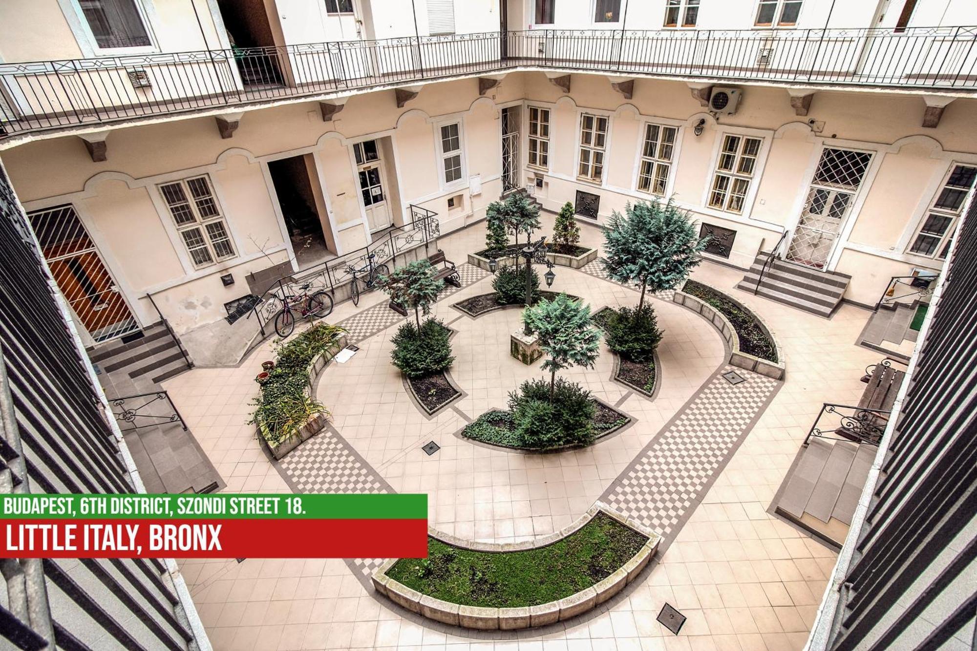 Little Italy Bronx Apartment Budapest Bagian luar foto