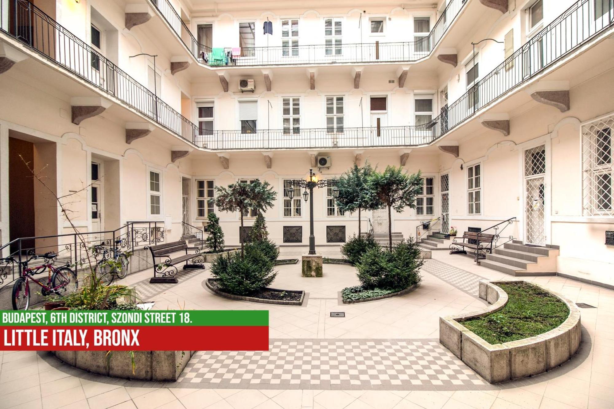 Little Italy Bronx Apartment Budapest Bagian luar foto