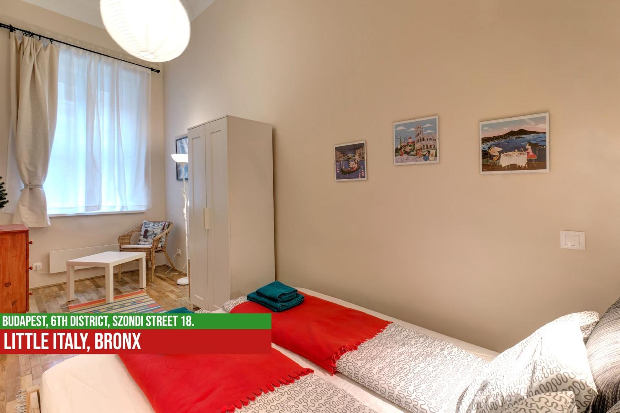Little Italy Bronx Apartment Budapest Bagian luar foto
